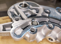 Кронштейн распредвалов для двигатeлей 1.8-2.0 Gen2