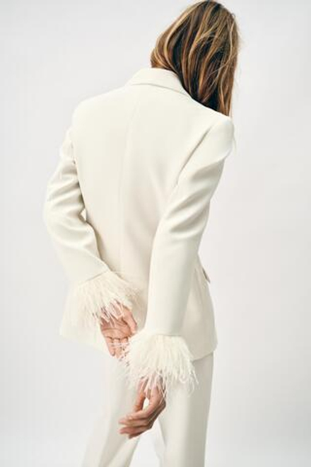 ZARA БЛЕЙЗЕР С ПЕРЬЯМИ, ЦВЕТ СЛОНОВОЙ КОСТИ