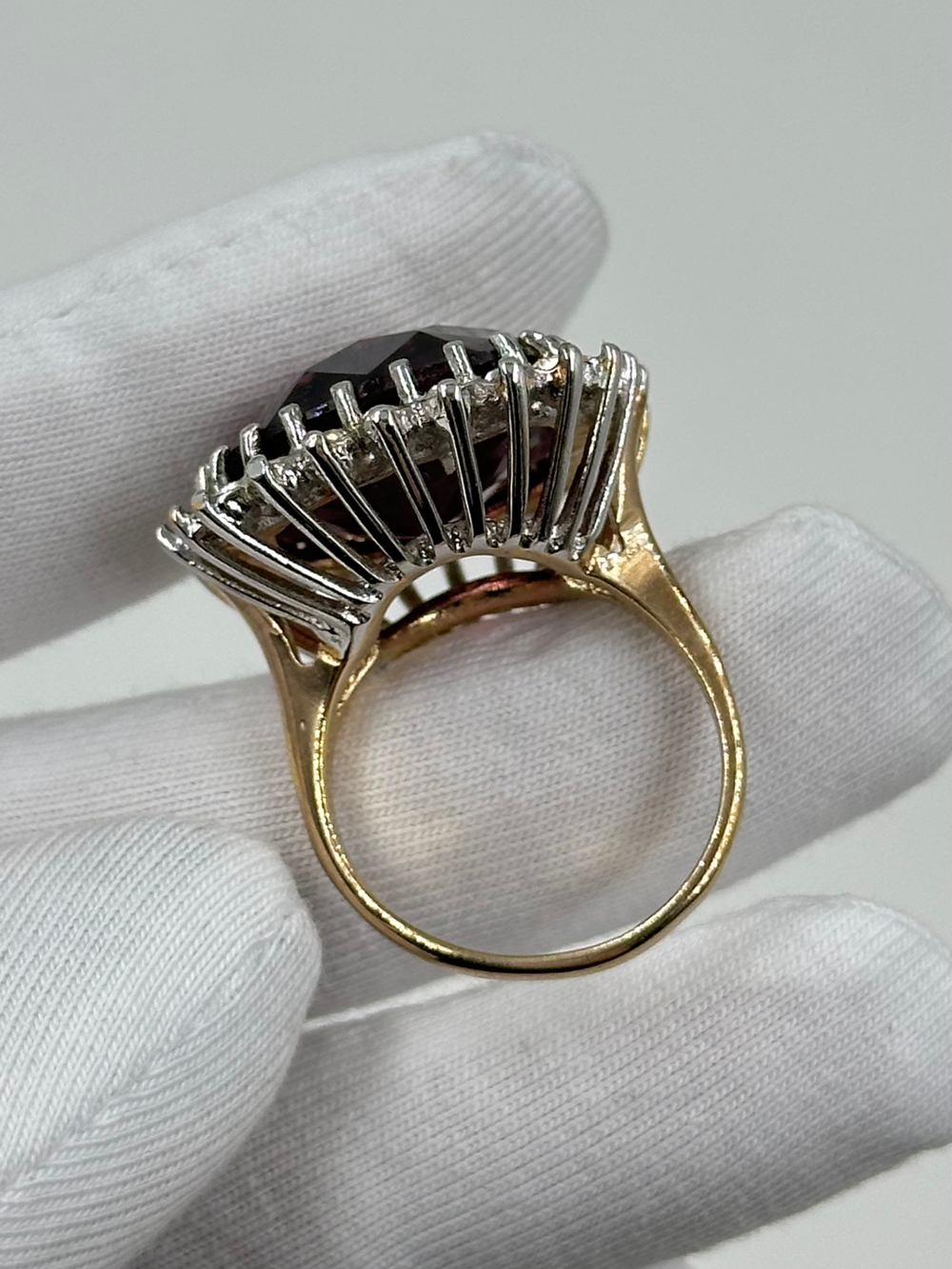 Кольцо с фиолетовым кристаллом