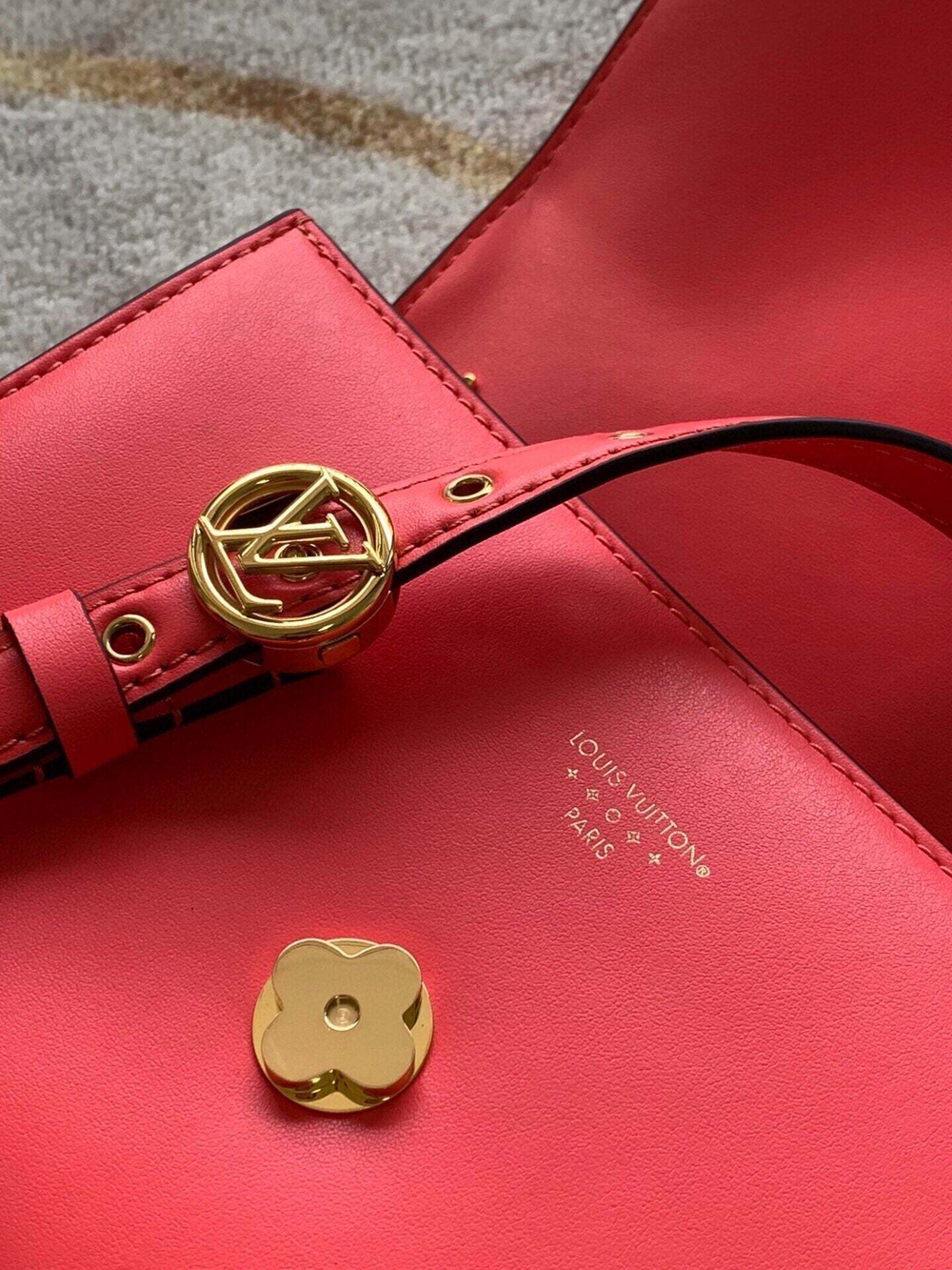 Louis Vuitton Pont 9