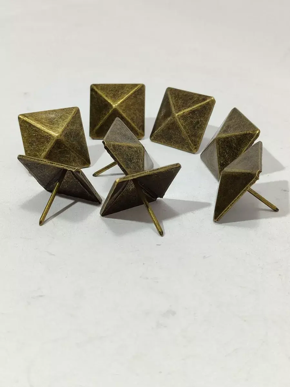 Декоративные гвозди для мебели, дверей и обивки