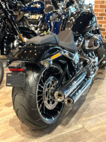 BREAKOUT 117 (VIVID BLACK) 2025