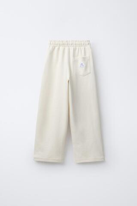 ZARA КОМПЛЕКТ ИЗ ФУТБОЛКИ И БРЮК, ЭКРЮ