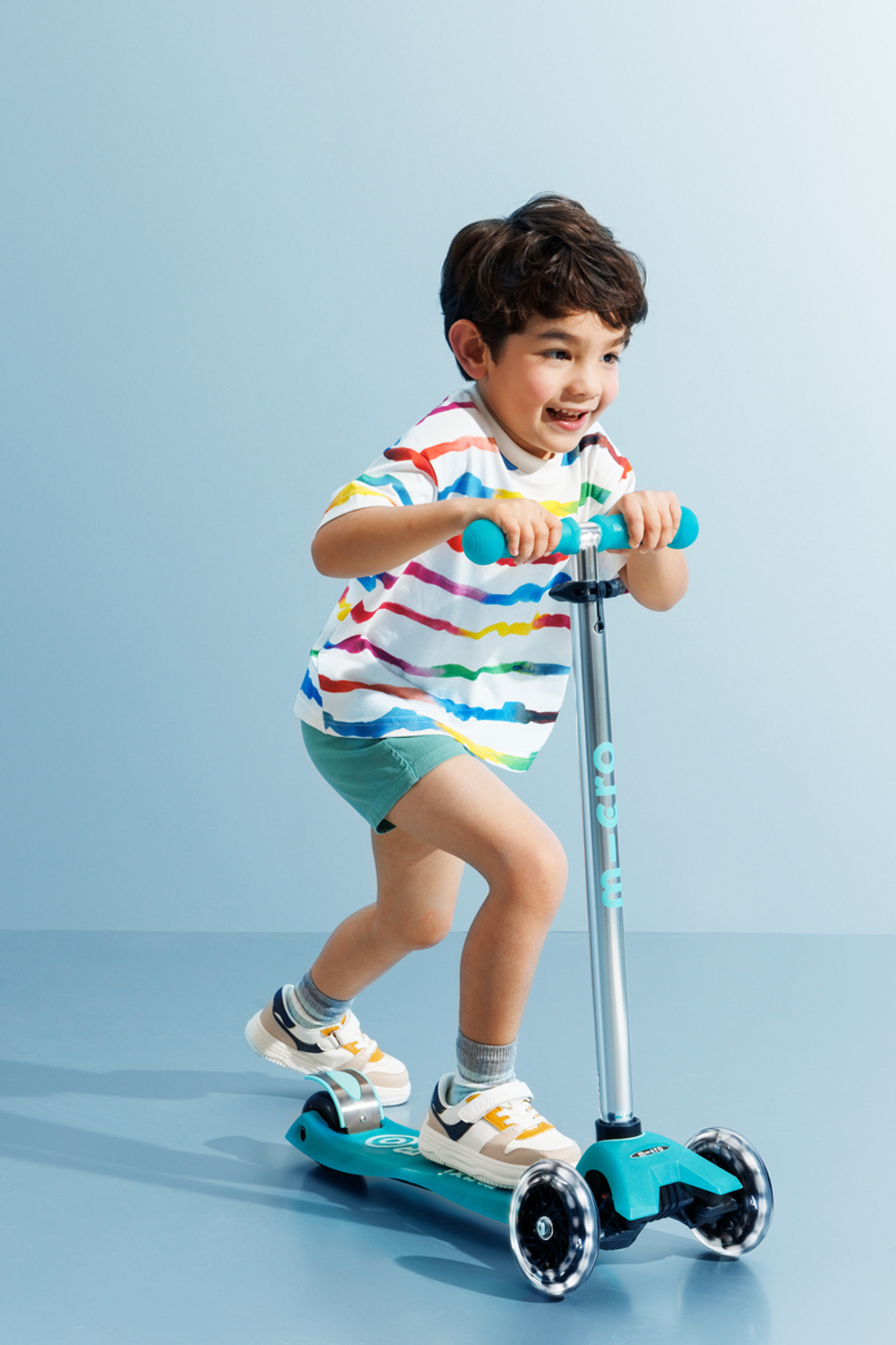 Самокат Maxi Micro Deluxe Glow (светящийся) LED зеленый мармелад