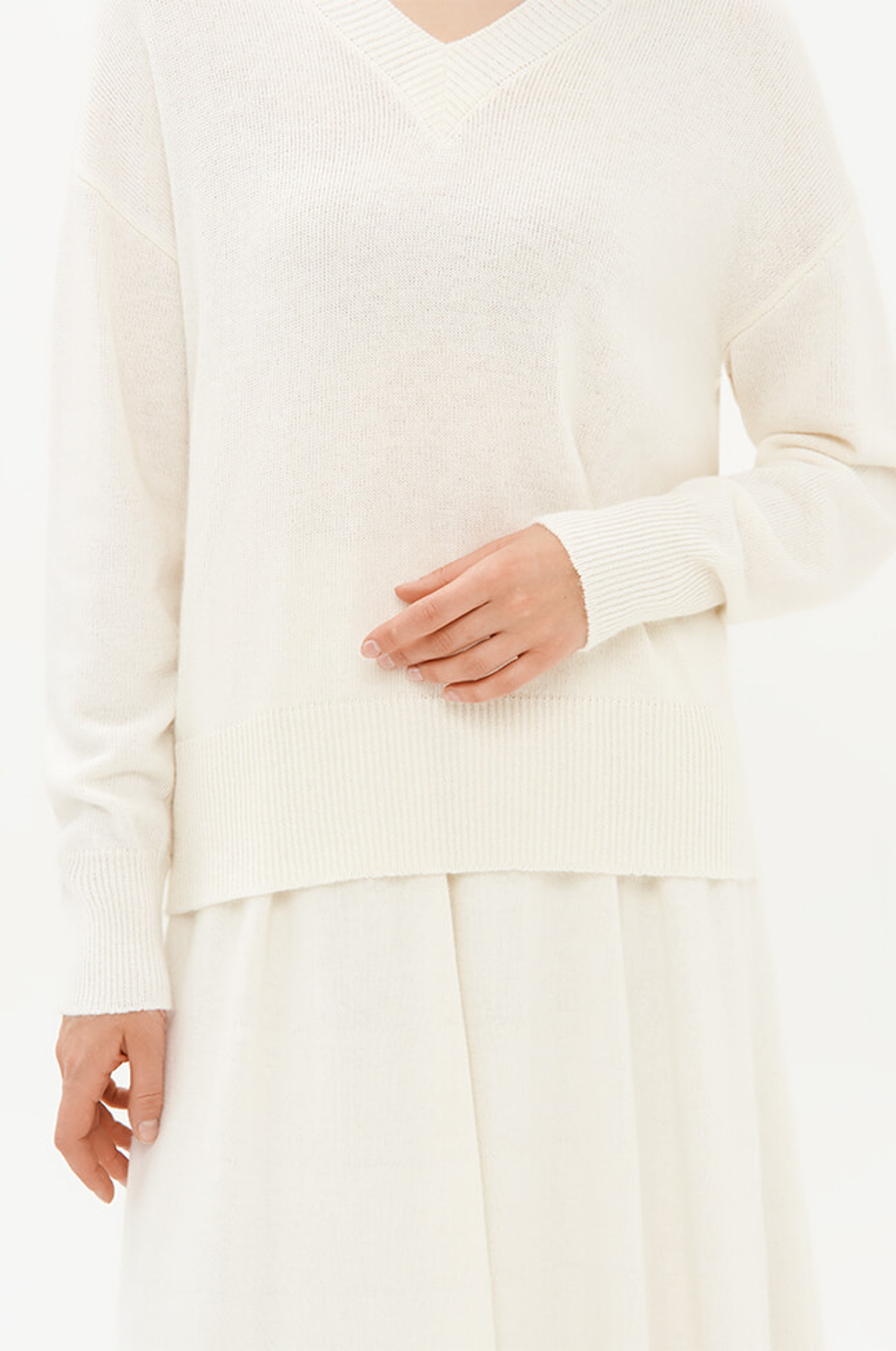 23432 Пуловер женский (молочный)