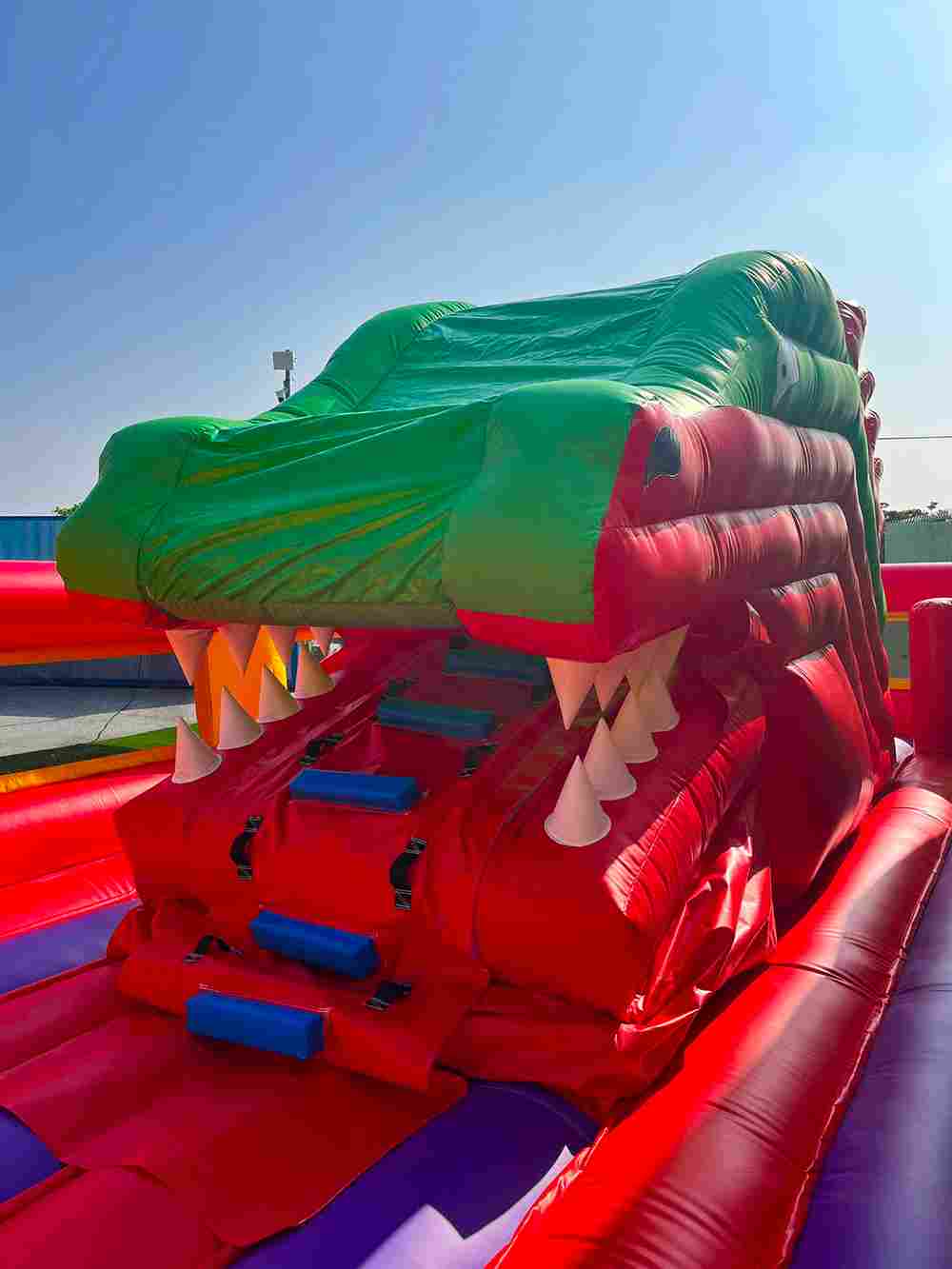 Коммерческий батут «Три дракона» 10,5*8,5*7 м, с горкой