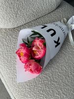 Кулек из пионов