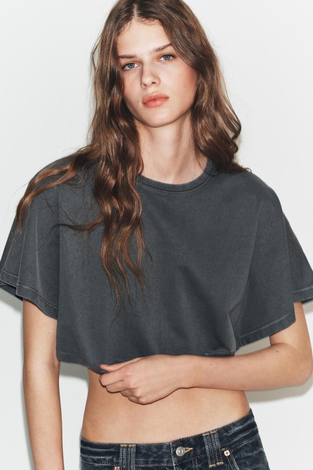 ZARA УКОРОЧЕННЫЙ ТОП С ЭФФЕКТОМ ПОТЕРТОСТИ, АНТРАЦИТОВО-СЕРЫЙ