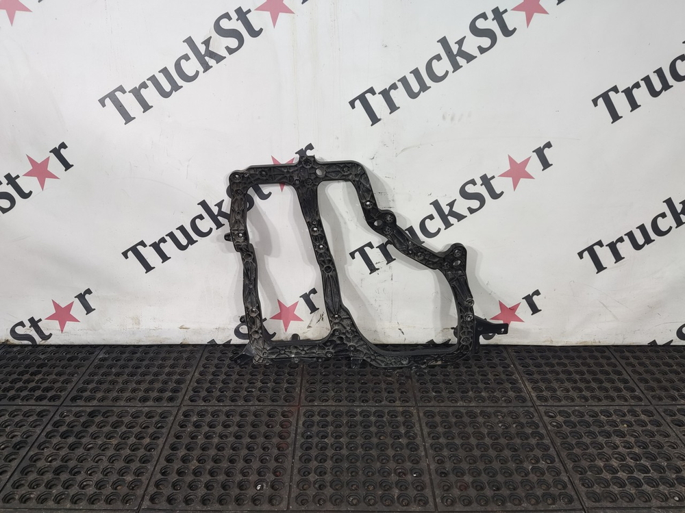 Кронштейн фары правой 2023г