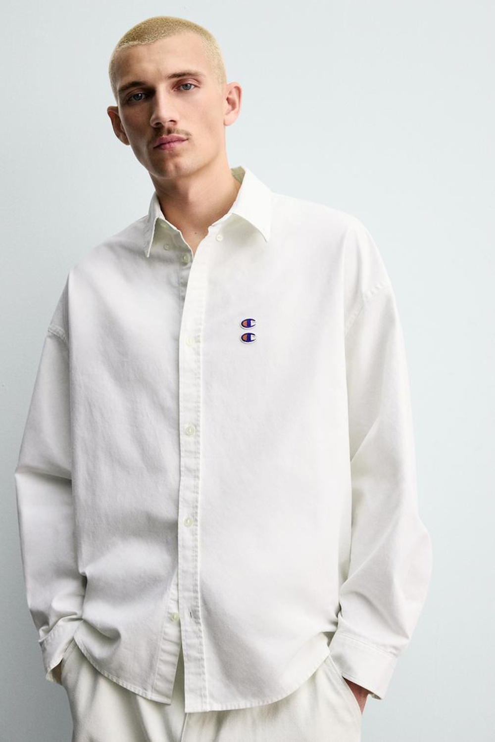 ZARA Х CHAMPION ® РУБАШКА ОКСФОРД С НАШИВКАМИ, БЕЛЫЙ