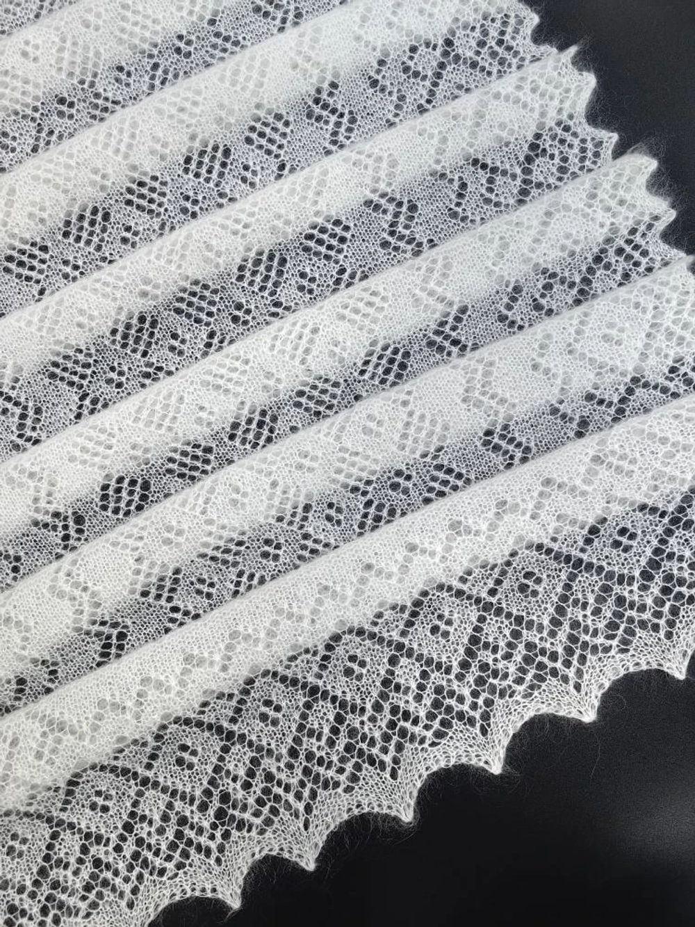 Оренбургский пуховый палантин П2-12040-01 белый отбеленный