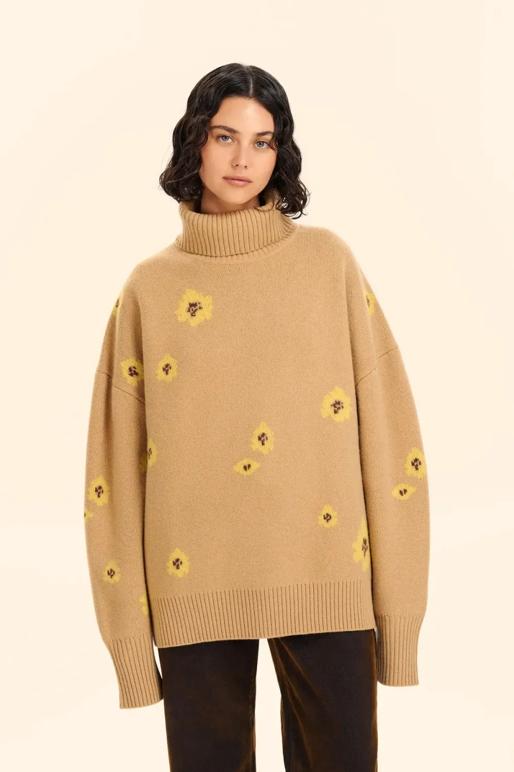 Свитер с горлом ((I can buy myself flowers)), бежевый