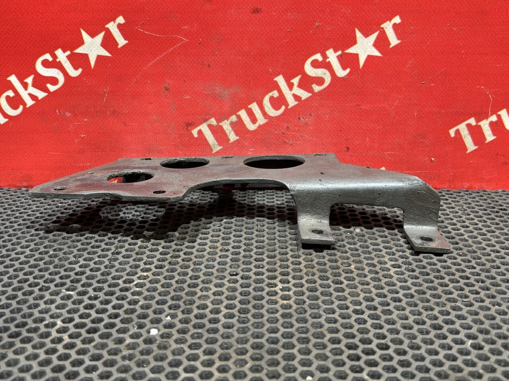 Кронштейн ускорительного клапана