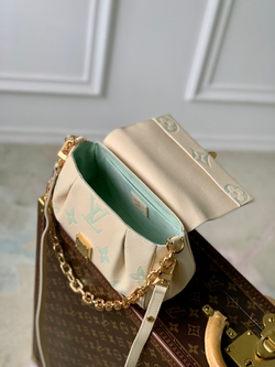 Louis Vuitton Favorite