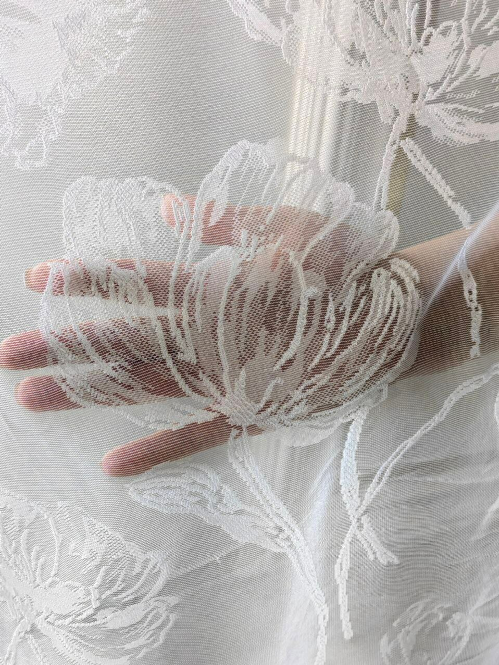 Тюль в гостиную INVA жаккард с рельефным рисунком "Пионы" 270х300/белый