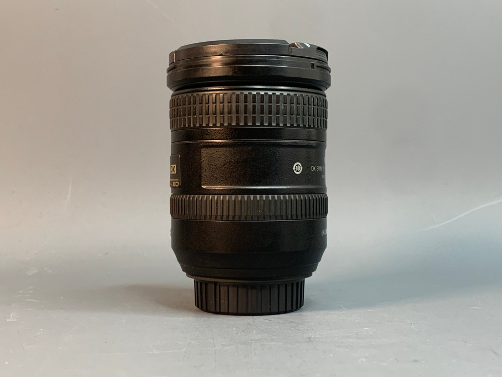 Nikon 18-200mm 3.5-5.6G ED AF-S VR II DX царапка на линзе