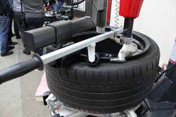 TC24L Шиномонтажный полуавтоматический станок 220В