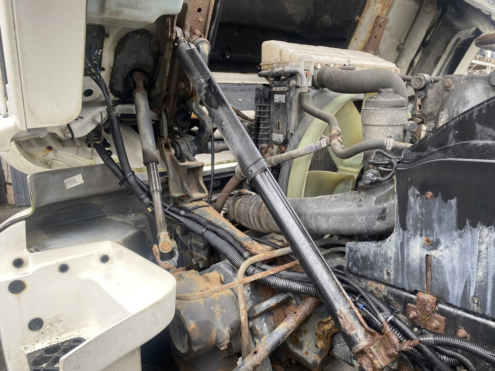 Цилиндр подъема кабины 2016г.