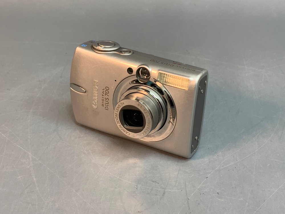 Canon IXUS 700, без зарядного устройства и аккумулятора