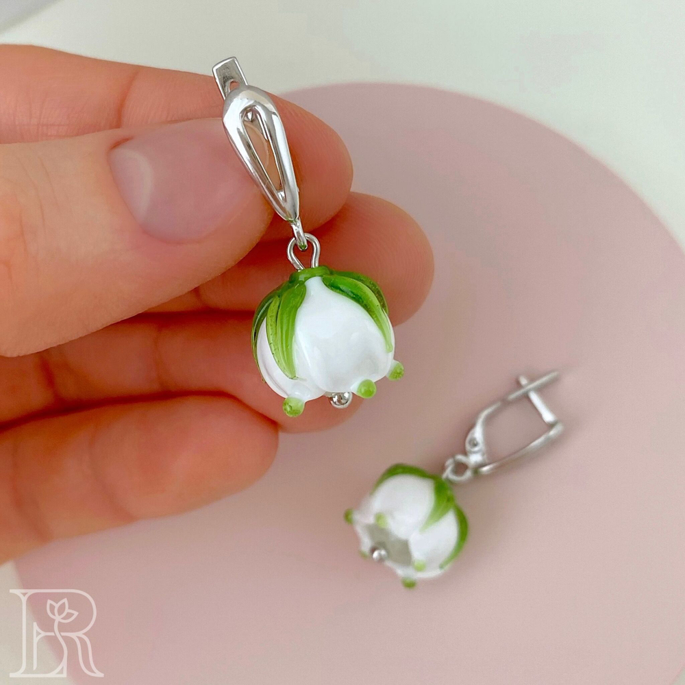 LEFIREL' Серьги серебряные женские "Ландыши" с цветами из муранского стекла / ювелирные украшения из родированного серебра 925