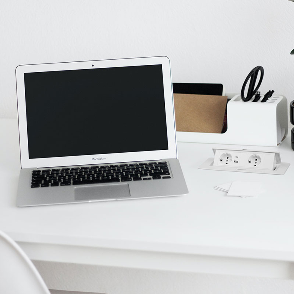 Встраиваемый горизонт. настольный удлинитель, 2 гнезда 1 USB Type-A + 1 USB Type-С