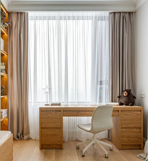 Письменный стол для офиса и учебы