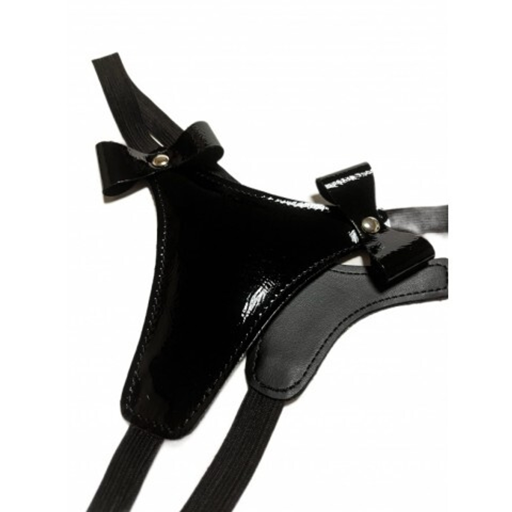 Стринги из эко-кожи лаковые с бантиками