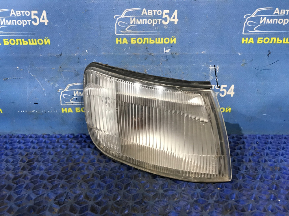 Габарит правый MITSUBISHI CHARIOT 1994