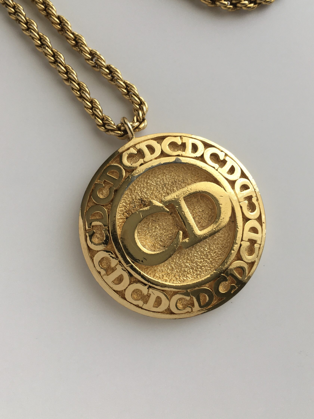 Кулон с лого Christian Dior