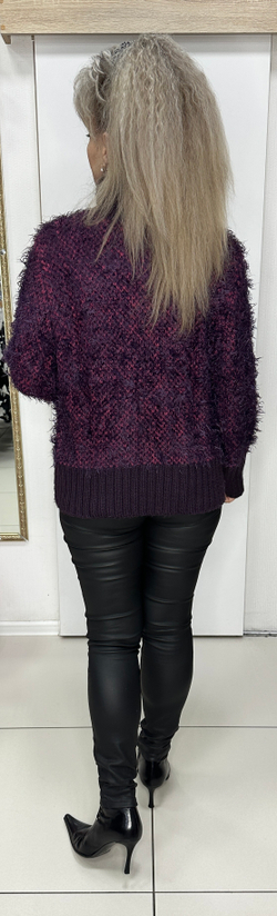 Короткий немецкий свитер с ворсинками