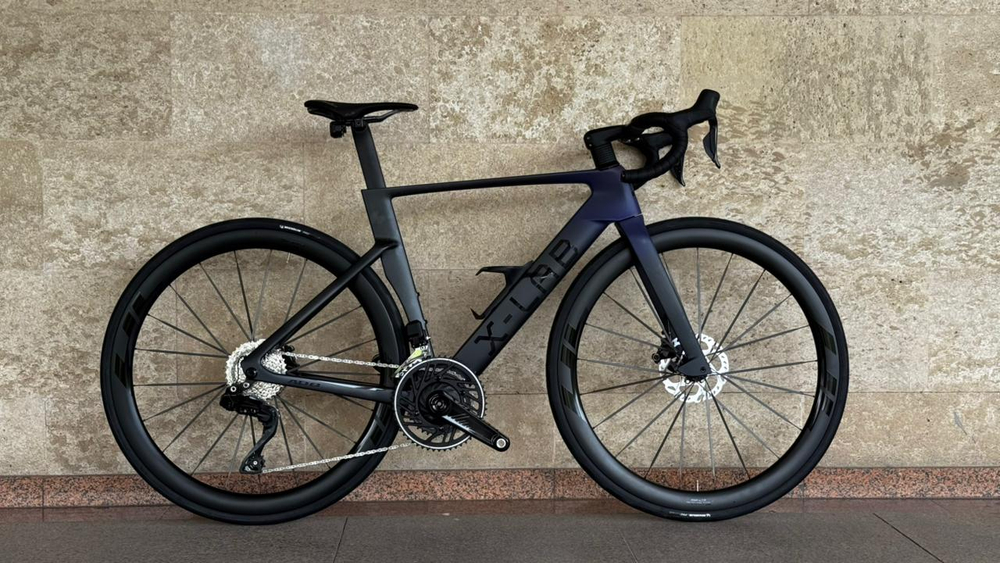 Арт 9250-00035 Велосипед AD8 105 DI2 соколин глаз фиолет/черн L