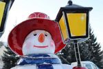 Уличная фигура "Снеговик с фонарем"