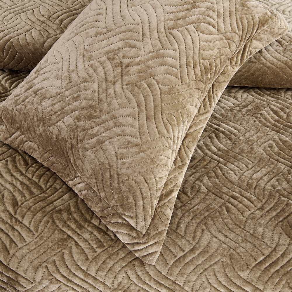 Покрывало 160x220 Sofi De MarkO Деварта цвета капучино