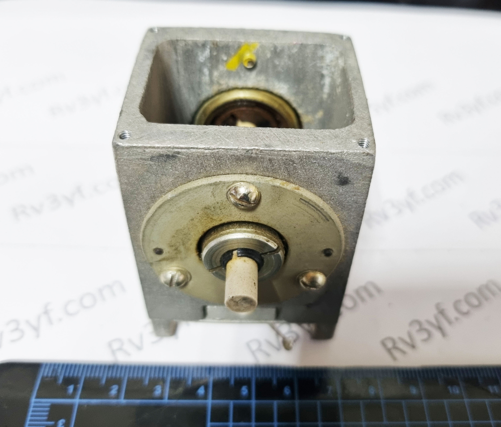 Конденсатор Переменной Емкости (КПЕ). 2 секции. Емкость секции по 5-20 пФ.