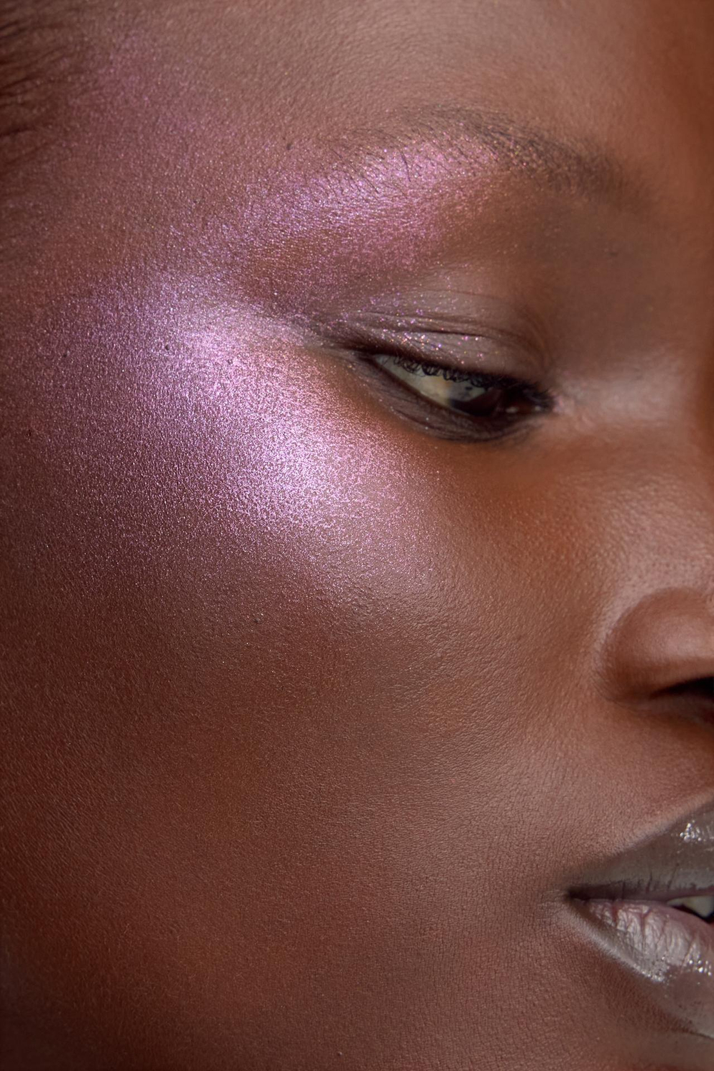 ZARA ХАЙЛАЙТЕР, МЕРЦАЮЩИЙ