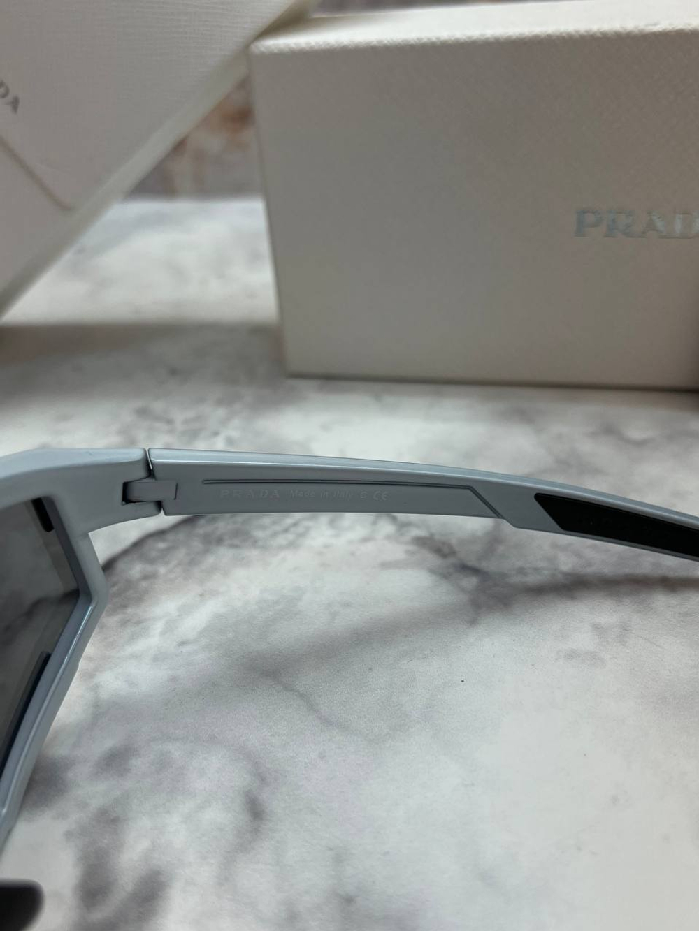 Очки Prada