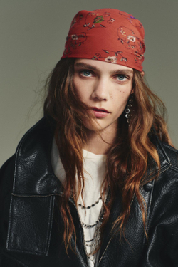 ZARA ПЛАТОК С ПРИНТОМ И ВЫШИВКОЙ, КРАСНЫЙ