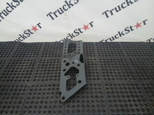 Кронштейн усилителя бампера левый