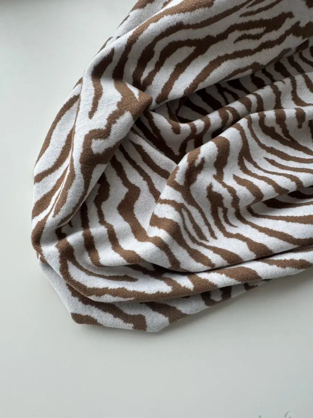 Ткань трикотажная для шитья одежды зебра с вискозой 1,5м