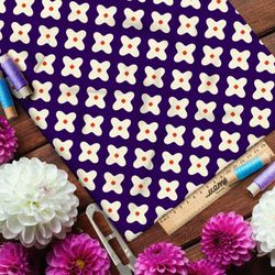 Ткань бязь белые крестики с точкой на фиолетовом фоне