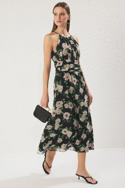 Черное шифоновое платье-миди с цветочным принтом и юбкой на талии TWOSS25EL00553