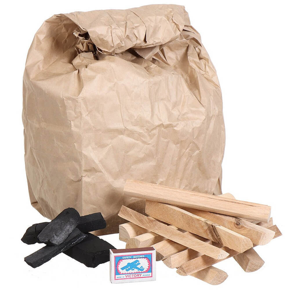 Набор для приготовления углей открытым способом, содержит: дрова, уголь, воспламенитель, спички