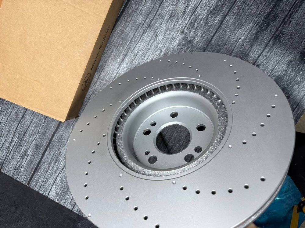 Тормозной диск передний Mercedes-Benz A1674211001