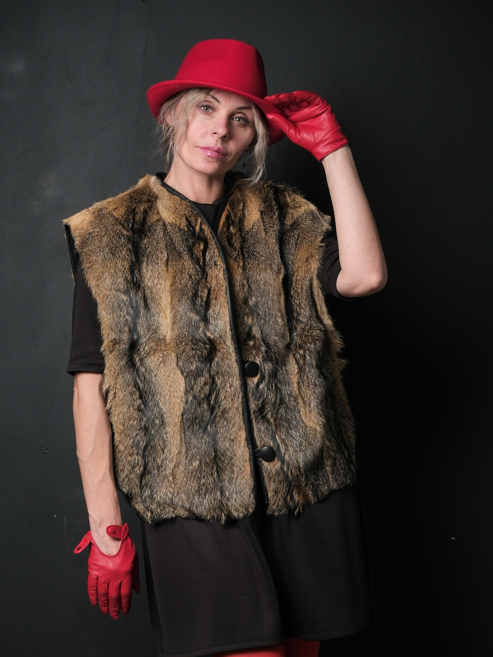 Жилет /мех натуральный кайот