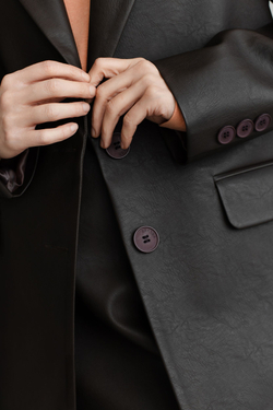 Жакет OVER из эко-кожи темно-коричневый