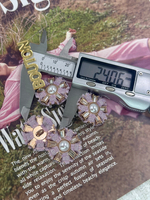 Пуговицы золотые со стразами и жемчугом в форме цветка с твидовой лавандовой тесьмой