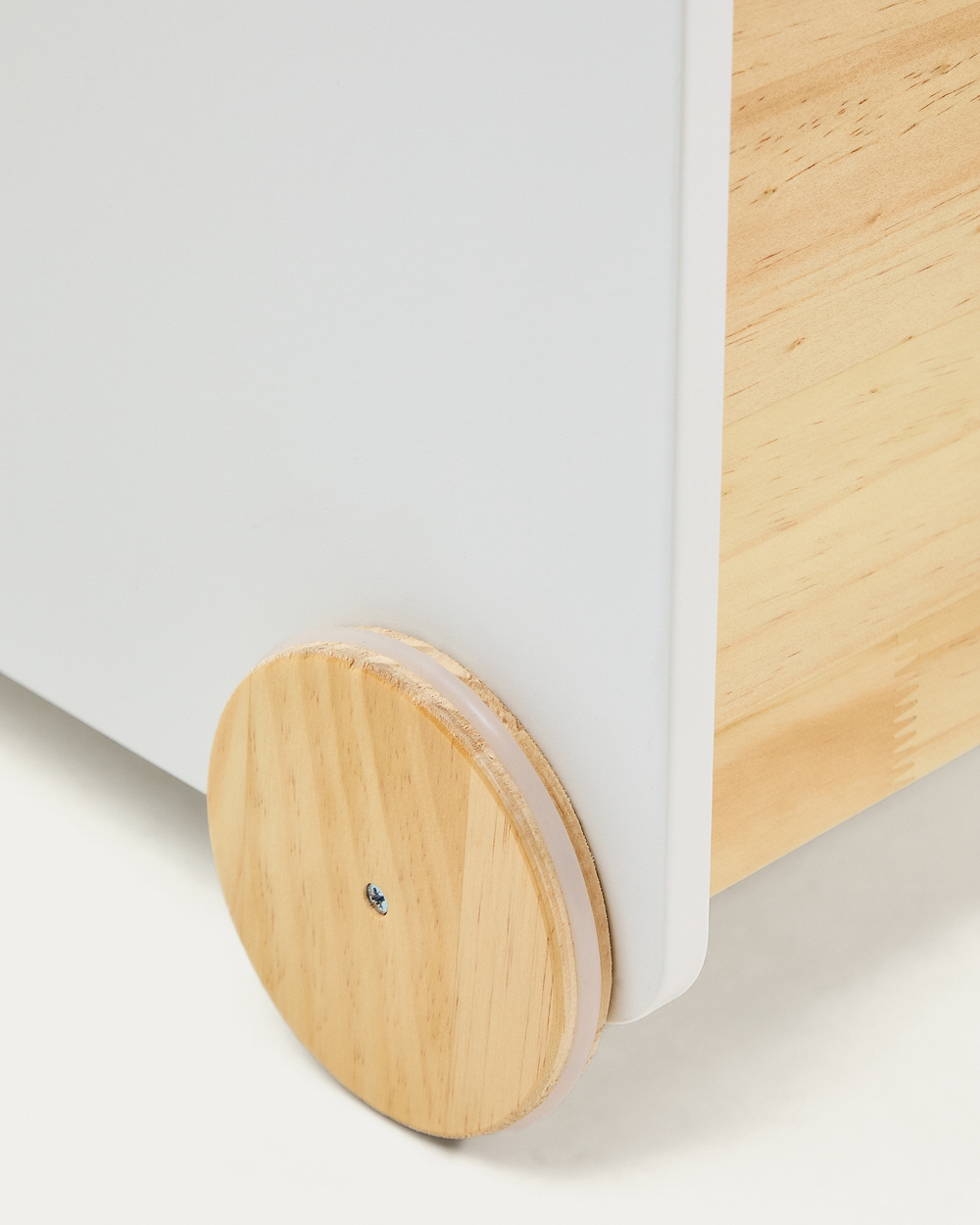 Тележка для хранения Bianina из массива натуральной сосны FSC и белого МДФ