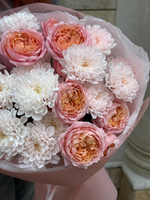 Букет с белой хризантемой и розой Джульетта