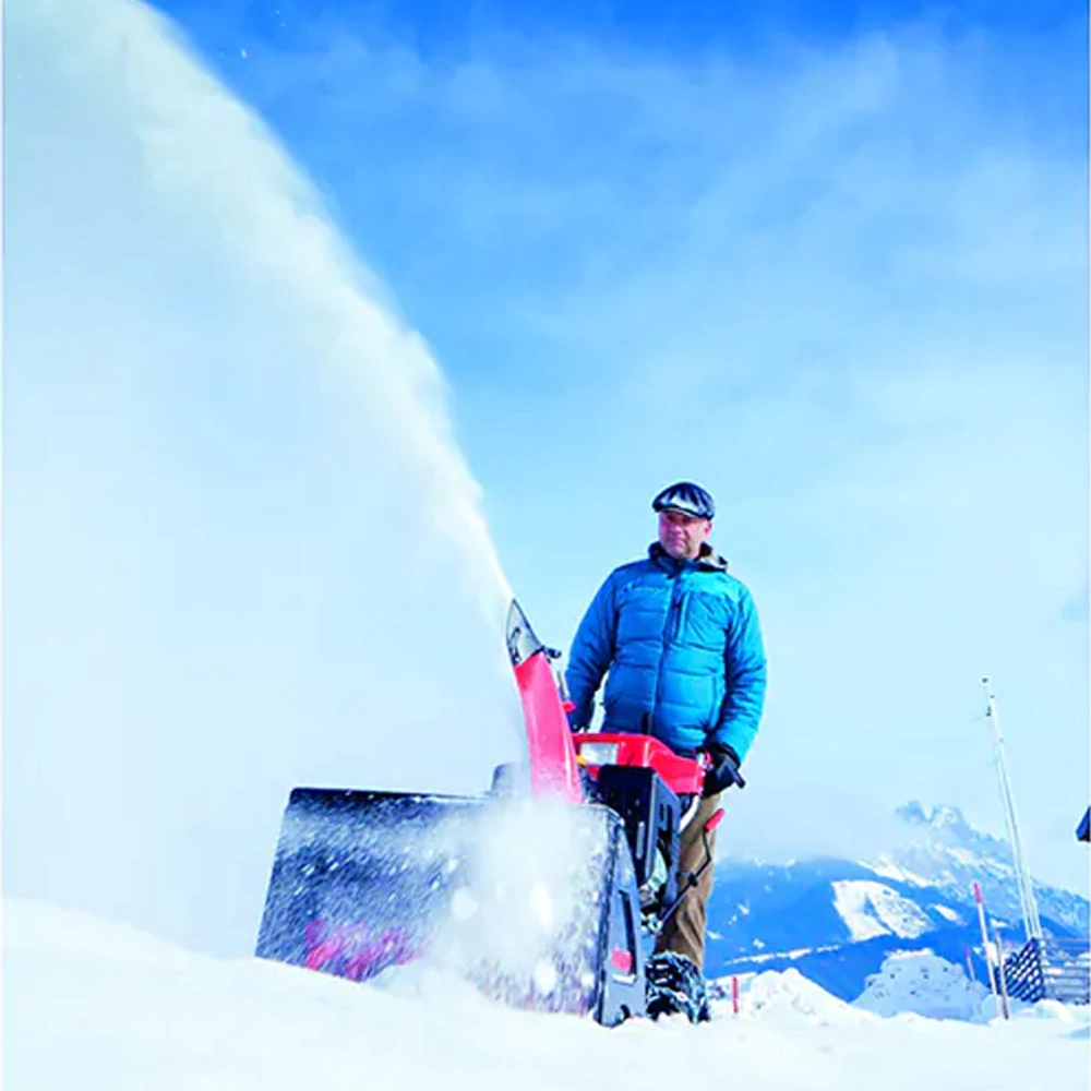 AL-KO SnowLine 700 E снегоуборщик бензиновый 11 л.с, ковш 70 см, выброс 15 м, 6 вперед/2 назад 112931