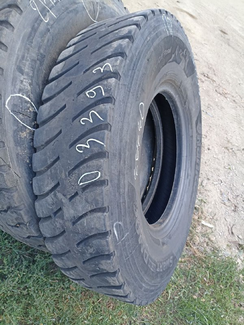 325/95R24 Hankook DM06 шина б/у